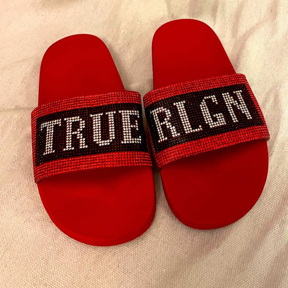 True Religion Meyer Bling Red Women's Slides Slippers NEW size 8. Hard to find!